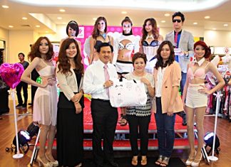 Surat Mekavarakul, MD of Mike Group, presided over the launch of the latest line of Wacoal lingerie products at Mike Department Store recently. On hand to help promote the product were Wacoal Young Designer Vanisa Moksak (2nd left), Assistant Manager Thanan Sujitsakul (3rd right), and Wacoal Young Brand Assistant Wiriya Tatiyajinda (2nd right).